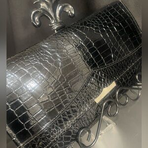 Unbranded Vintage Black Croc Embossed Kiss Lock Clutch w/Wallet. Patent Leather